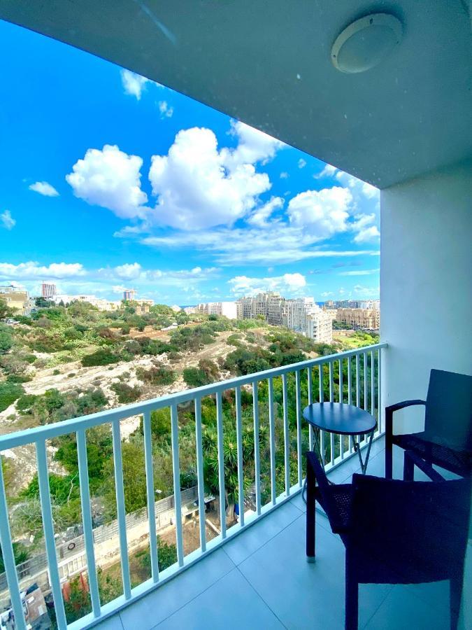 Charming Apartment In The Heart Of St. Julians سانت جوليان المظهر الخارجي الصورة