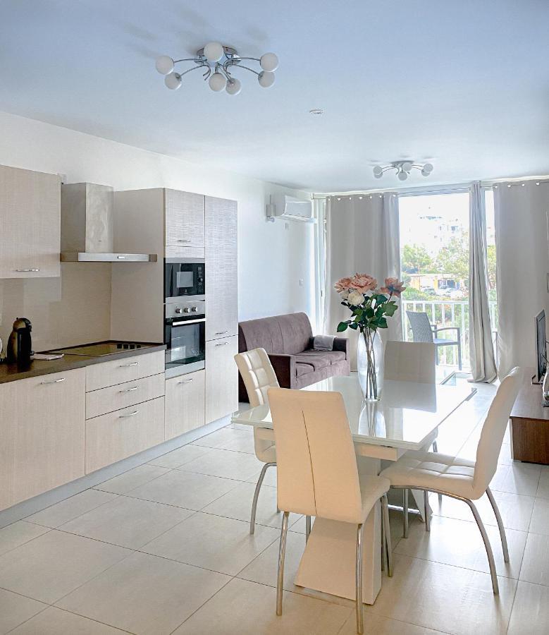 Charming Apartment In The Heart Of St. Julians سانت جوليان المظهر الخارجي الصورة