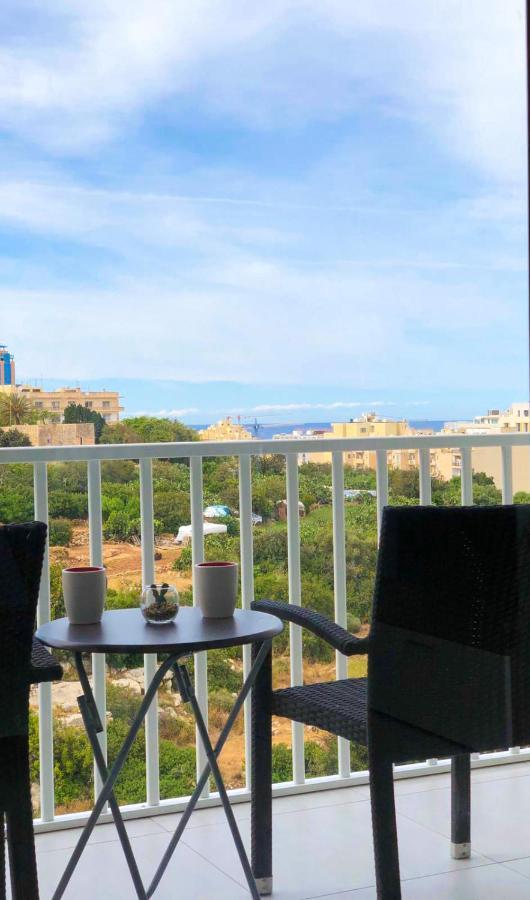 Charming Apartment In The Heart Of St. Julians سانت جوليان المظهر الخارجي الصورة