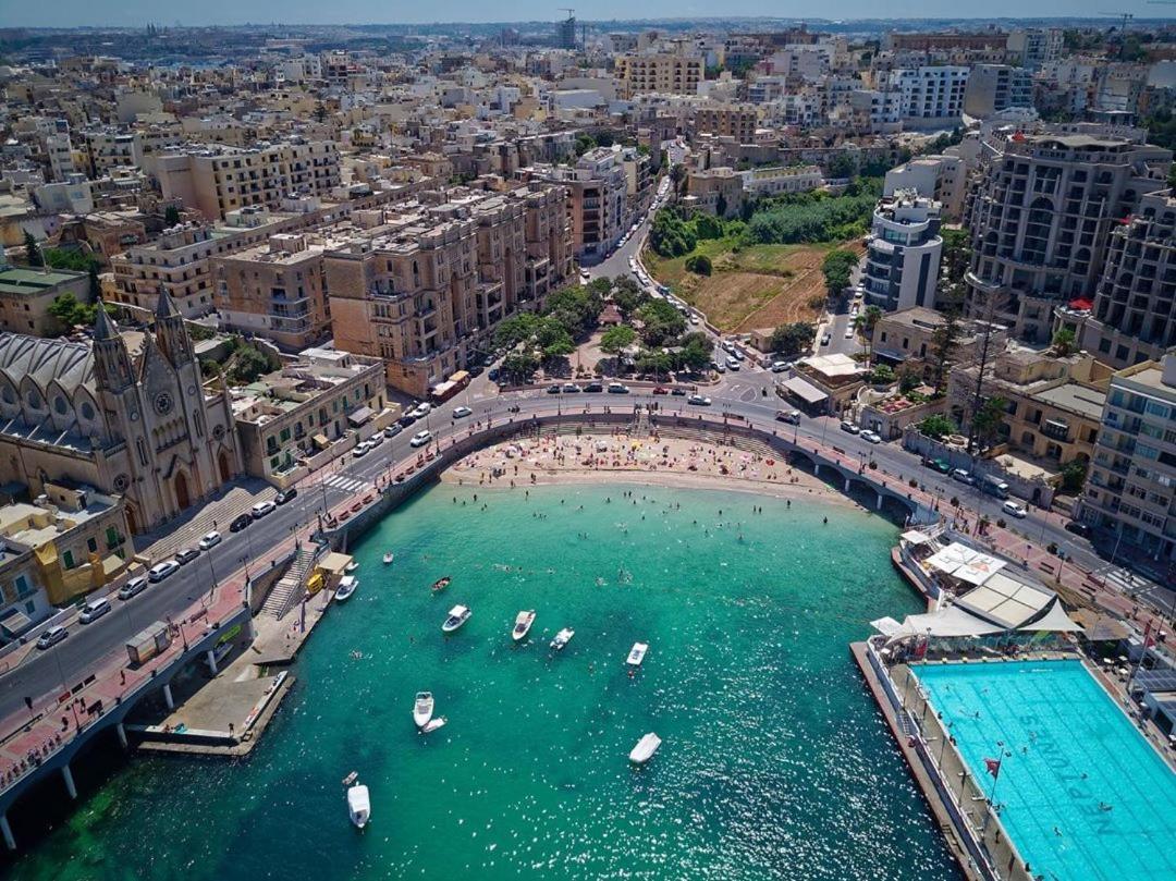 Charming Apartment In The Heart Of St. Julians سانت جوليان المظهر الخارجي الصورة